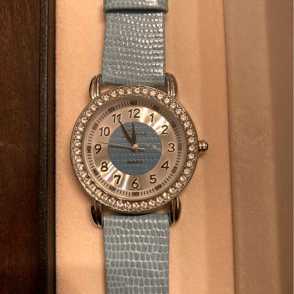Vintage Genevex Baby Blue Genuine Leather Quartz & Stainless Steel Watch in Box!